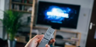 Sådan oplades SolarCell Remote Neo QLED TV Samsung