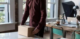 Hvordan du ændrer forsendelsesadressen på eBay forklaret