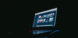 Hvad er en fremhævet kommentar på YouTube