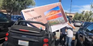 Kan et 75-tommers tv transporteres i en bil?